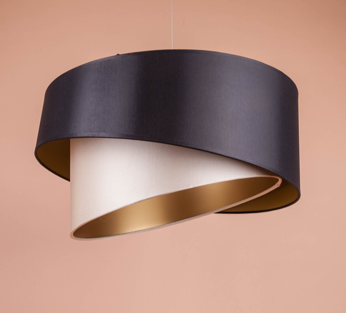 Двухуровневый абажур из асимметричных пластиковых цилиндров