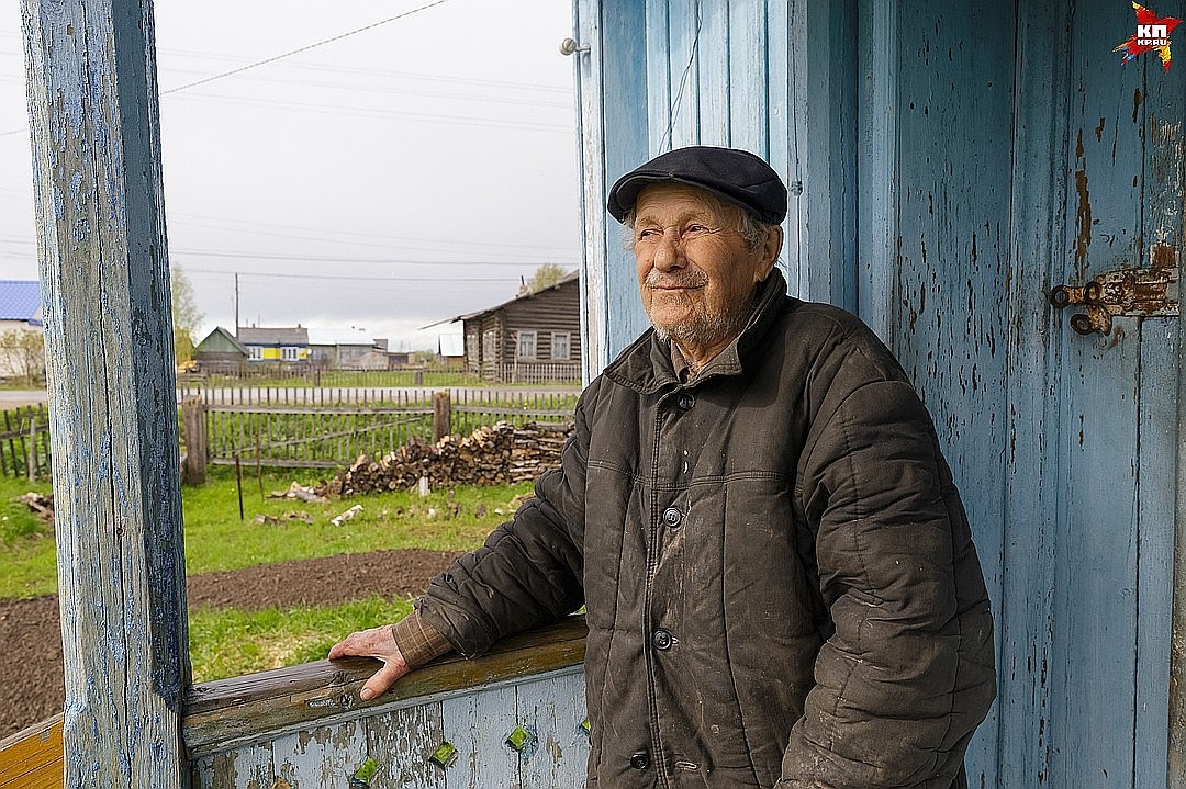 Евгений Васильевич Попов из села Айкино. 