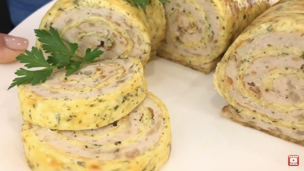 Куриный рулет с сыром Очень сытно и просто.