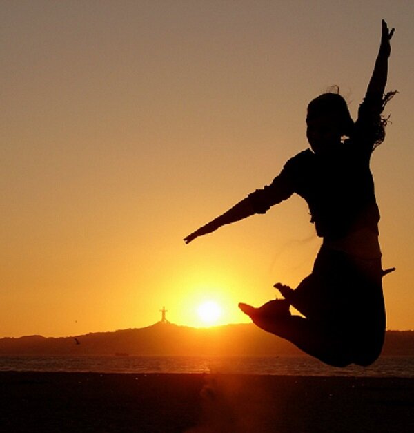 https://ru.freeimages.com/photo/sunset-jump-1058226
