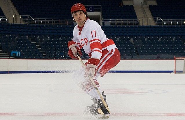 Кадр из фильма "Легенда №17" 2013 г.