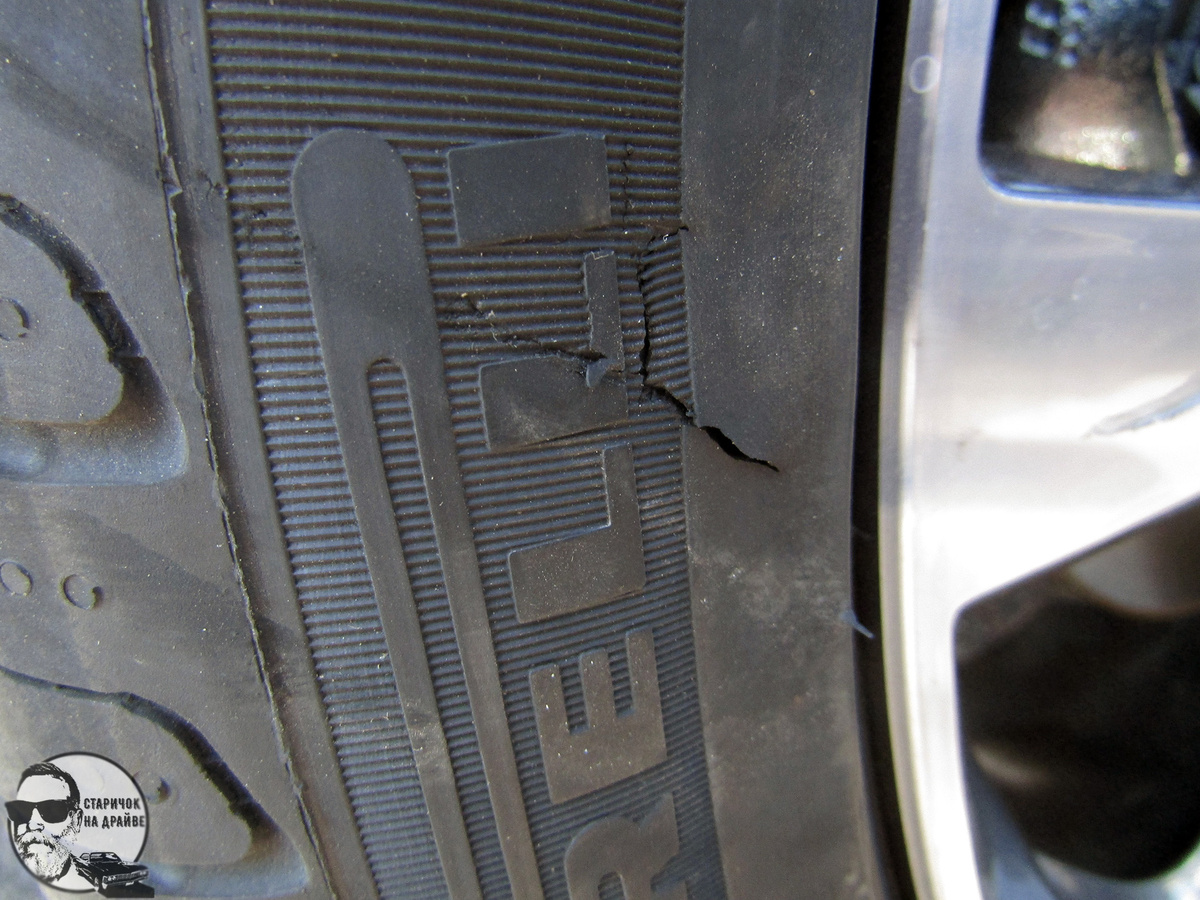 Lada Vesta SW Cross. Повреждение шины. Листай ← ← ←