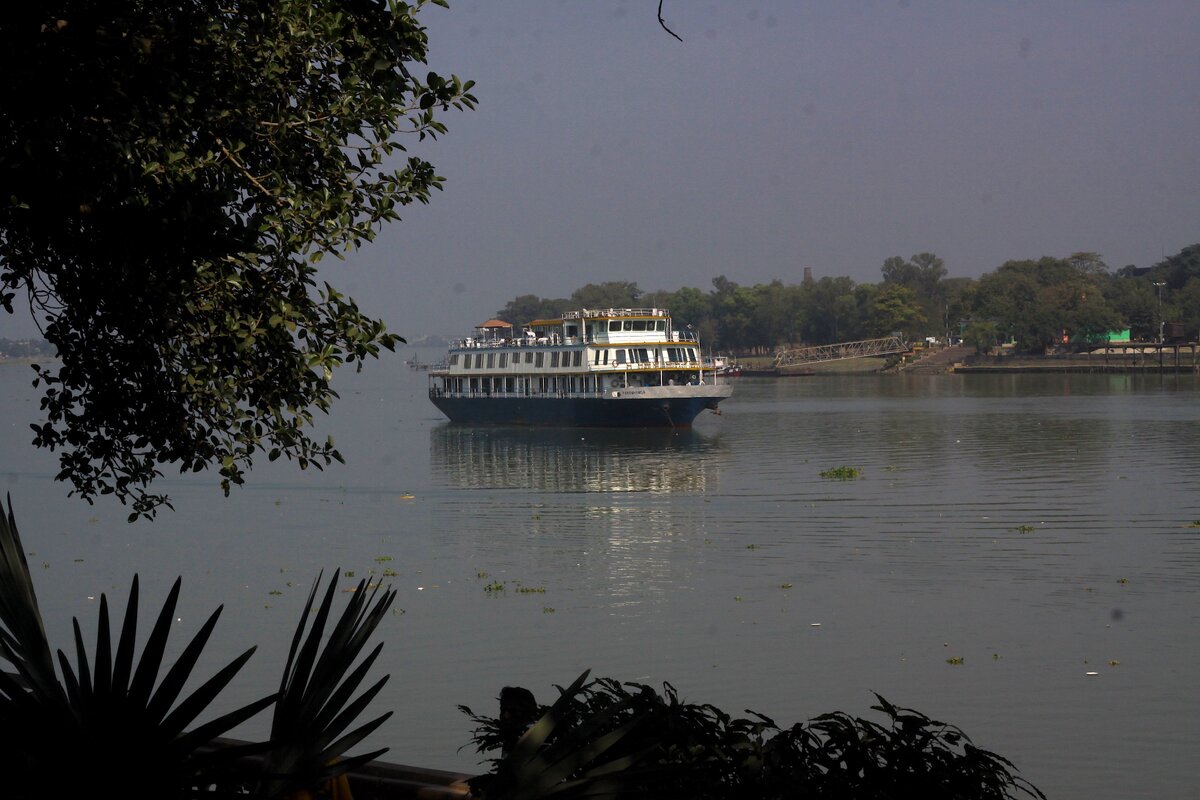 Круизный кораблик