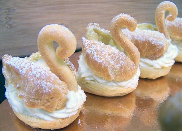 pinterest.ru Swan Cream Puffs...lovely.