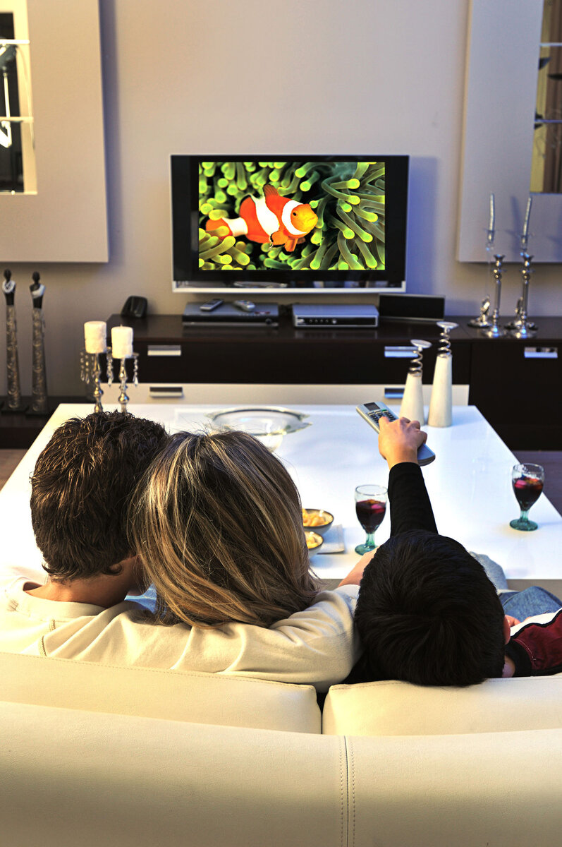 Источник: yandex.ua/images/search?text=отдыхают%20за%20просмотром%20телевизора&isize=large&iorient=vertical&from=tabbar&pos=4&rpt=simage&img_url=https%3A%2F%2Fae01.alicdn.com%2Fkf%2FHTB1E_BxjBjTBKNjSZFuq6z0HFXay%2FDC-5-USB-5050-RGB.jpg 