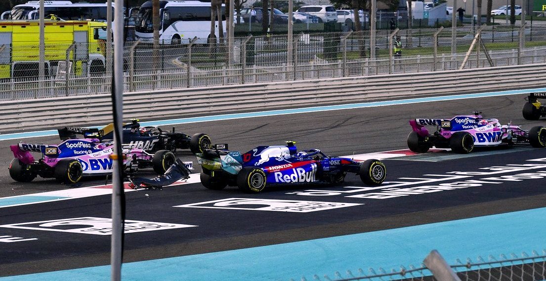 Авария на старте Гран-при Абу-Даби