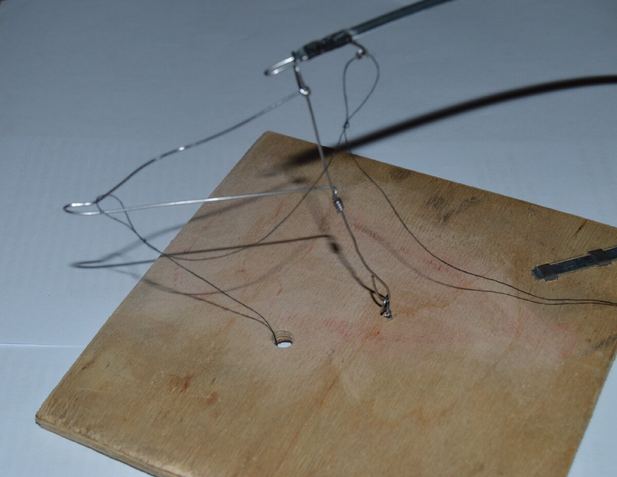 подставка для фидера из вешалки своими руками