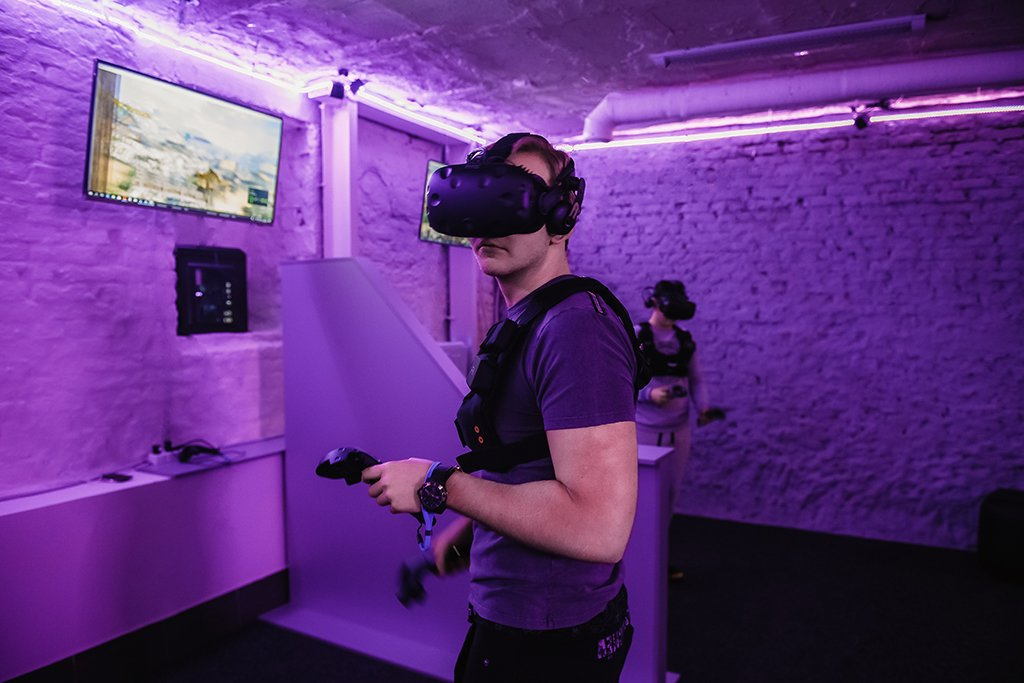Vr club ул ленина. Комната виртуальной реальности. VR игровые комнаты. VR клуб. VR комната