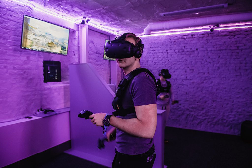 Vr комната metaforce. Комната виртуальной реальности. VR комната. Клуб виртуальной реальности. К2уб виртуа20н1й реа20н1ст0.