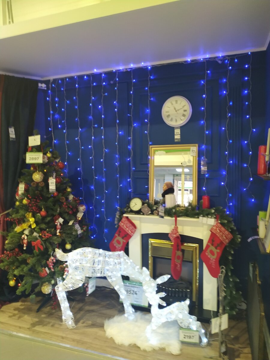 Вот такие красивые интерьеры стоят при входе