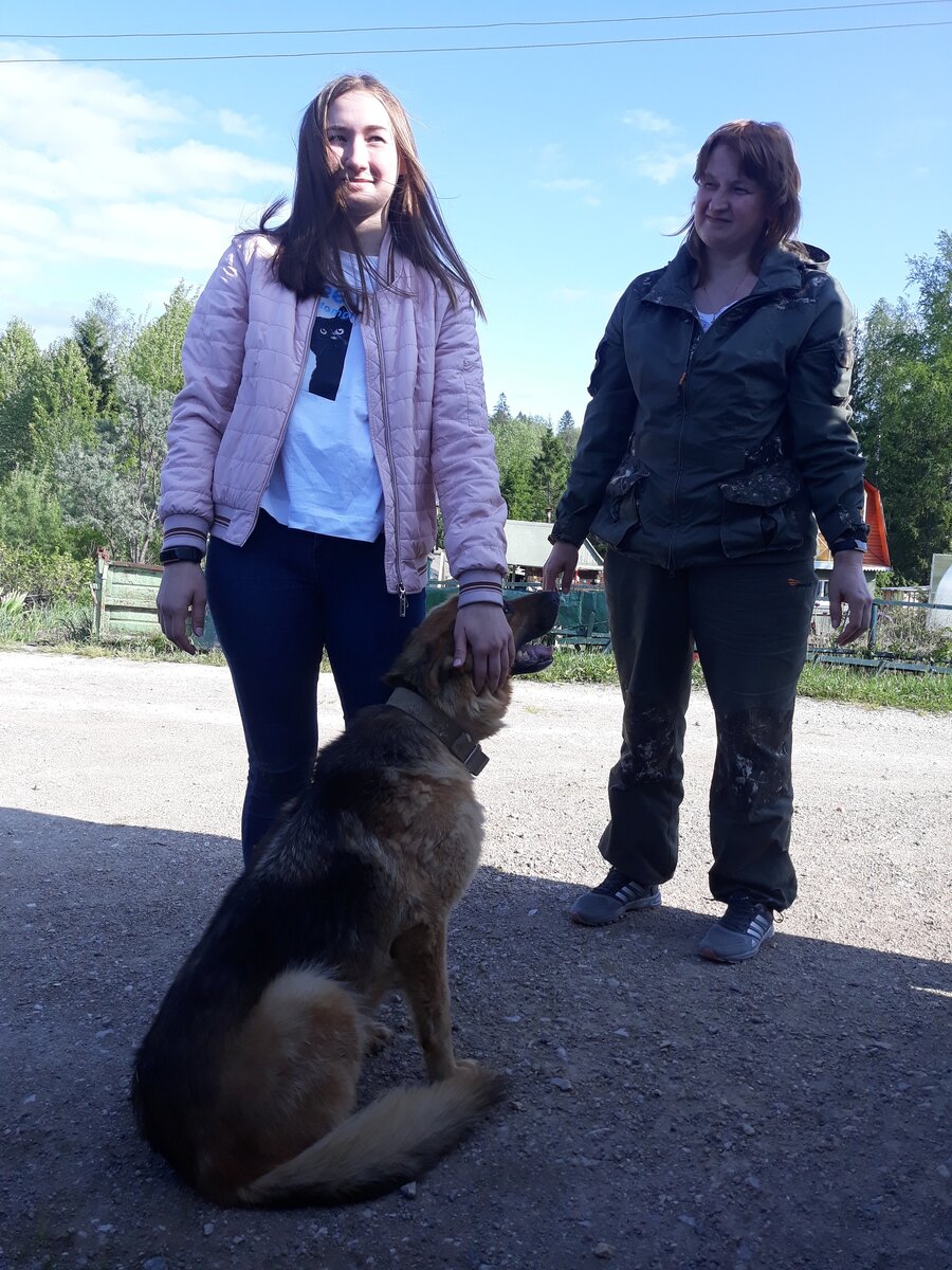 Лаки всеми  способами старалась понравиться каждому члену семьи Надежды и Олега