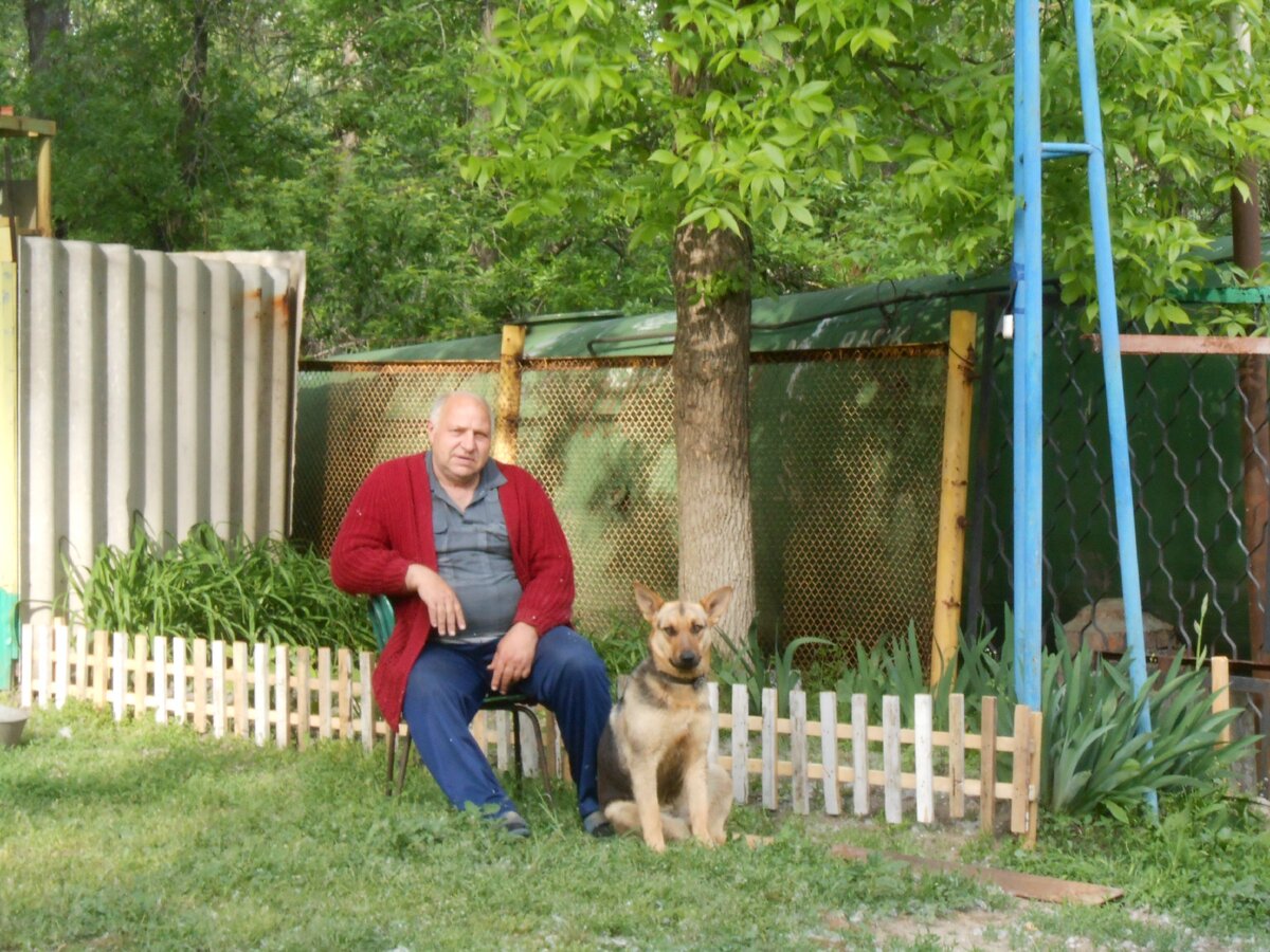 я с хозяином еще на базе (фото из личного архива автора)