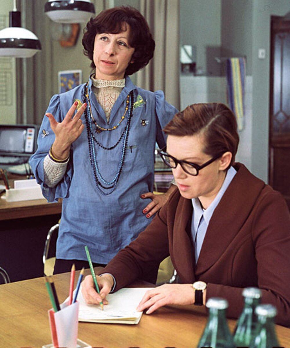 Кадр из кинофильма "Служебный роман"