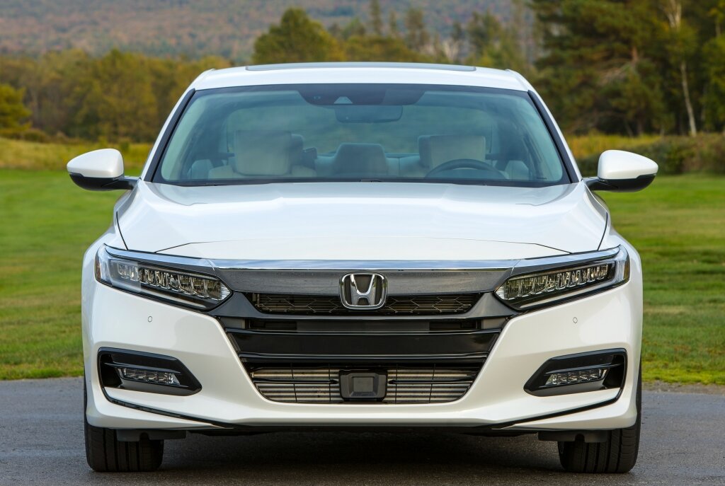 Новая Honda Accord 2020 модельного года представляет собой модернизированную модификацию некогда весьма популярного на российском рынке седана.-2