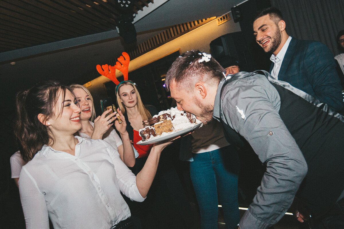 Именно так поздравлял меня с днём Рожденья коллектив 23 декабря