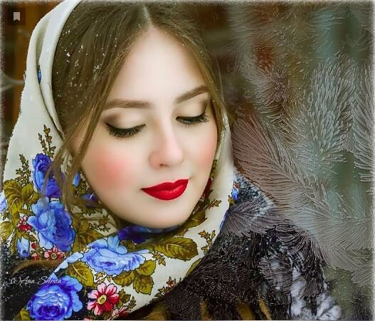 Расписной платок-аксессуар к меховой шубке, образ русской красавицы 