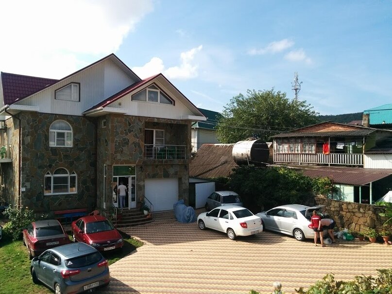 Внизу под огромным чехлом отдыхает мой кренделёчек