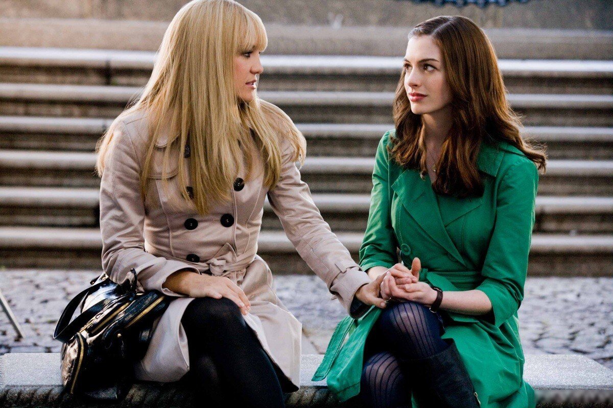 Примерно так моя невестка пытается на меня воздействовать. Кадр из фильма "Война невест". Фото взято из Яндекс.Картинки.