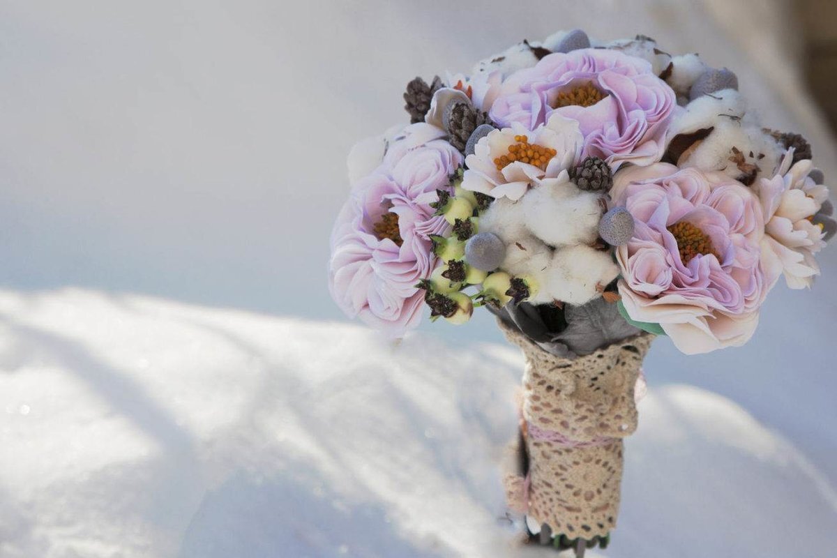 Фотография 2. Букет невесты с ранункулюсами