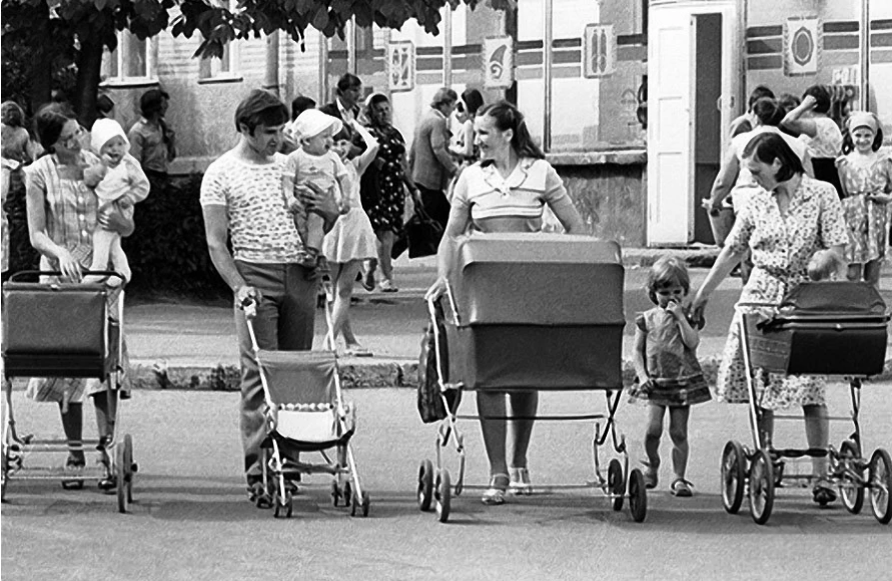 1983 Год СССР. Советская коляска Антошка. Советские коляски для детей. Детская коляска 1960-х годов.