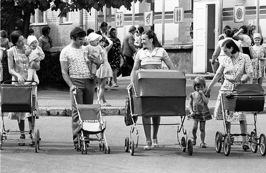 Советские мамочки. Коляски СССР 1970- 1980. Детская коляска 1960-х годов. Коляски 50-х годов. Коляски СССР детские