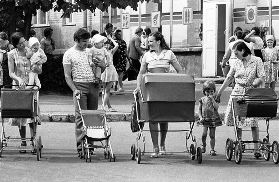 Советские мамочки. Коляски СССР 1970- 1980. Детская коляска 1960-х годов. Коляски 50-х годов. Коляски СССР детские.