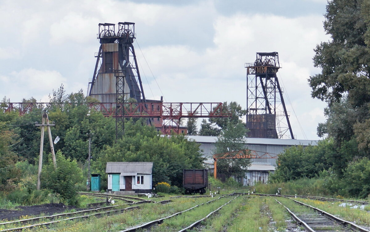 Шахта №12. Теперь под этим названием на шахтовом поле работает разрез.