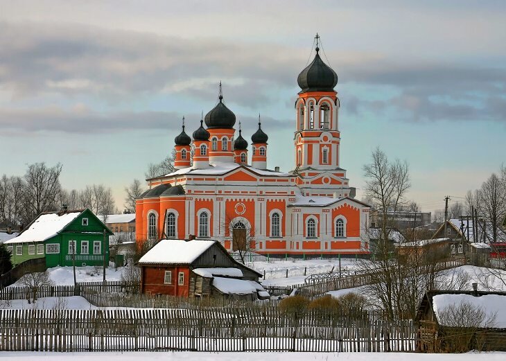 Церковь Святой Троицы, Крестцы