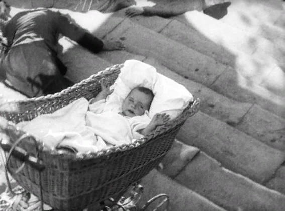 Кадр из фильма режиссёра С. Эйзенштейна "Броненосец Потёмкин" . 1925 г.