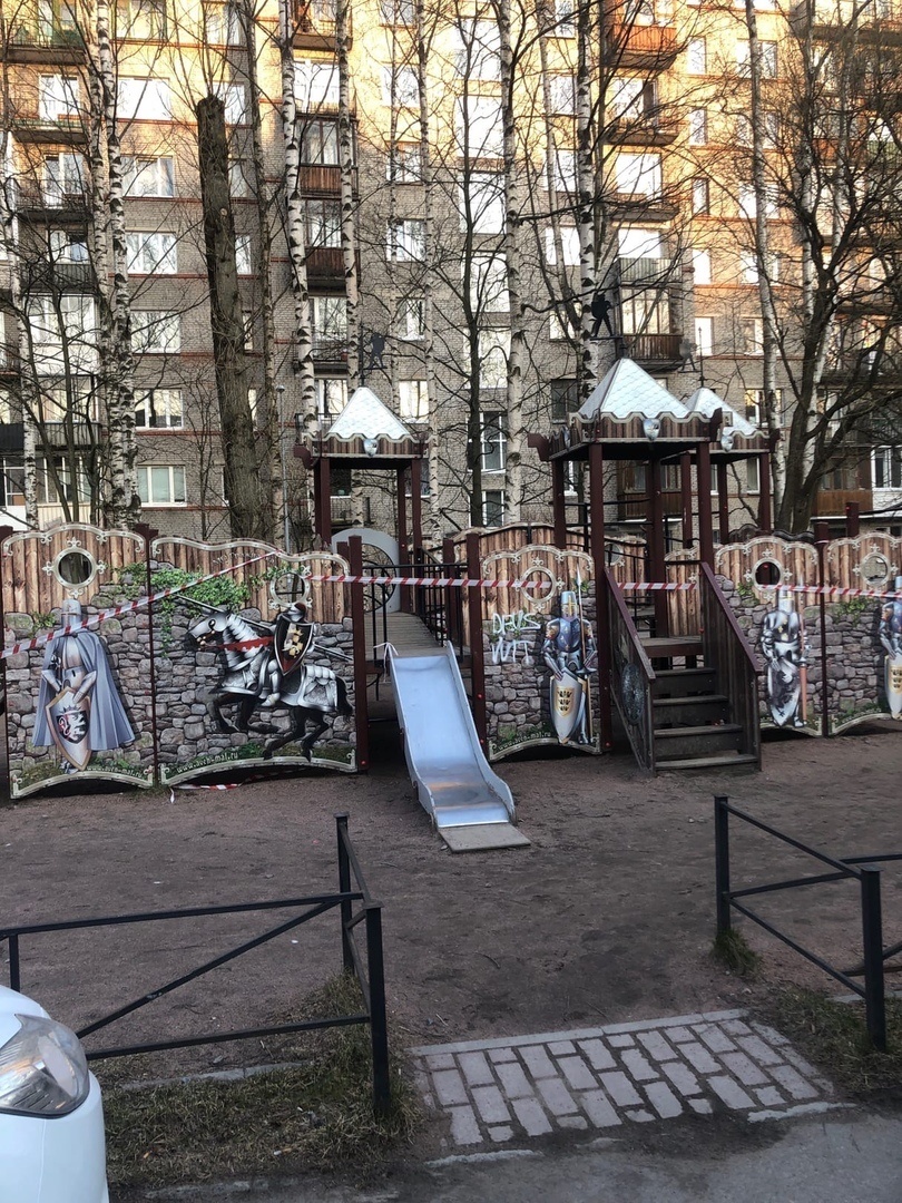 Так странно. 

Очень многие песни становятся сейчас актуальными.