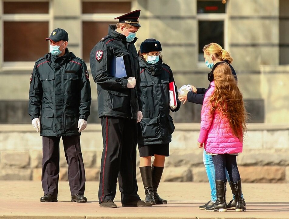 Улица полиции. Патруль на улице. Патруль полиции. Полицейский патруль девушки. Патруль полиция город.