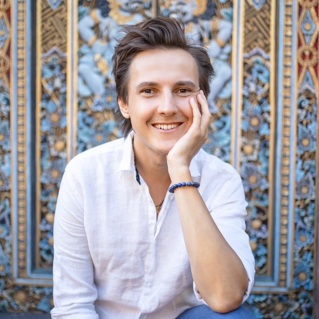 Александр Меньшиков "Ты УЖЕ принят самой жизнью. Не трать время на сопротивление, беспокойство, попытки утвердить собственную значимость. Живи!"