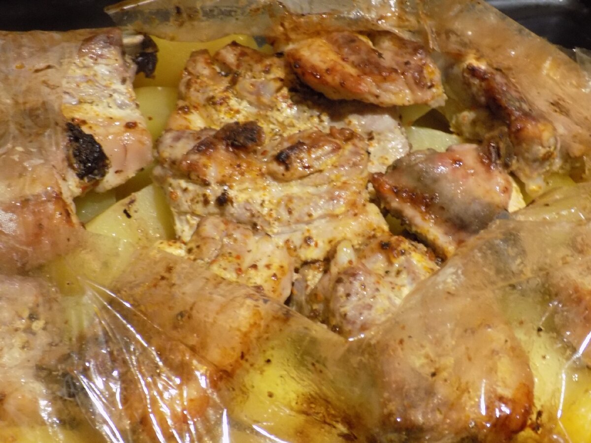 Как приготовить свиные ребрышки с картошкой в духовке рецепт с фото пошагово