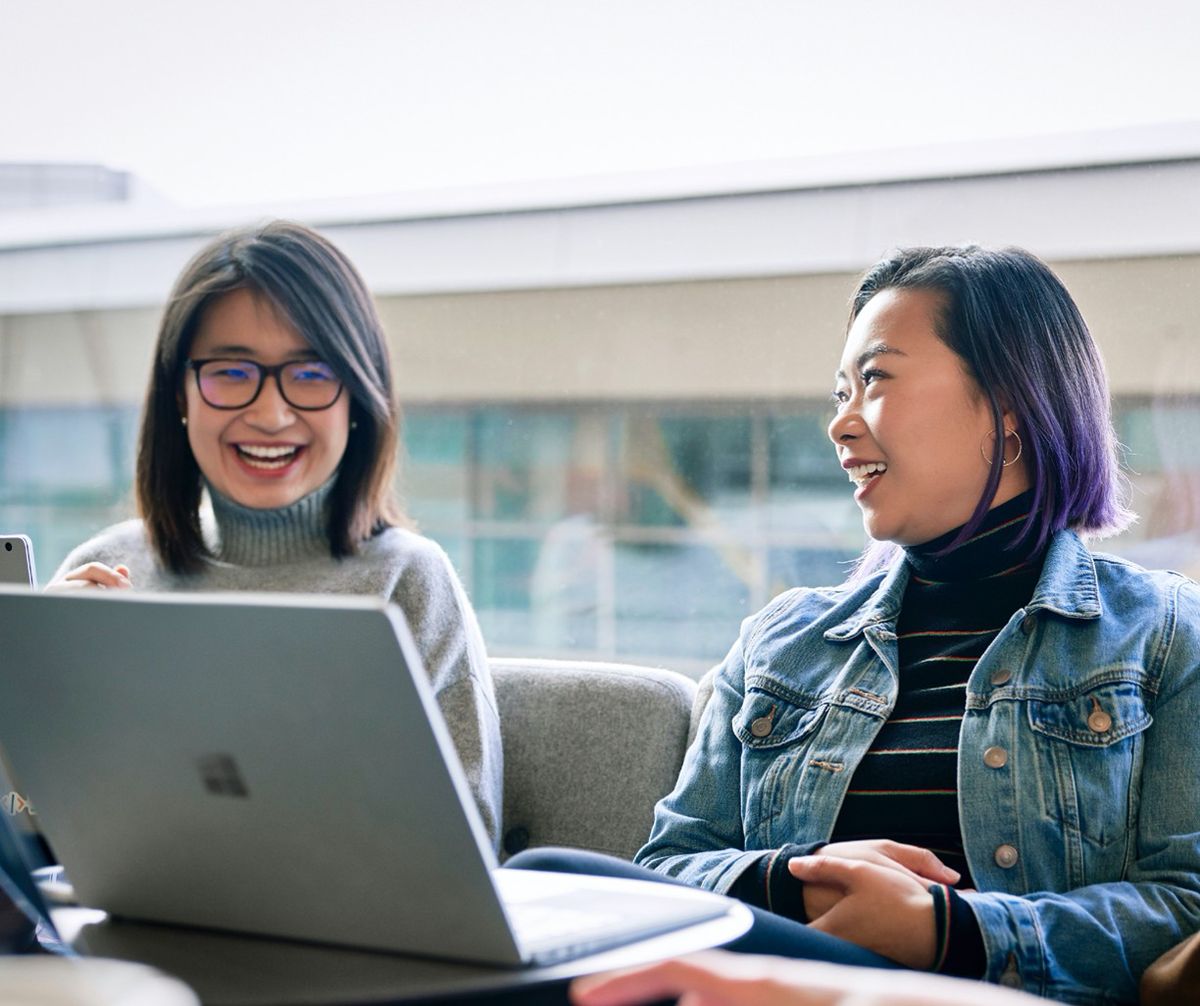 В современной рабочей среде лучше всего работают команды — группы сотрудников с разным опытом и способностями из разных отделов, которые расположены в разных местах и даже часовых поясах.