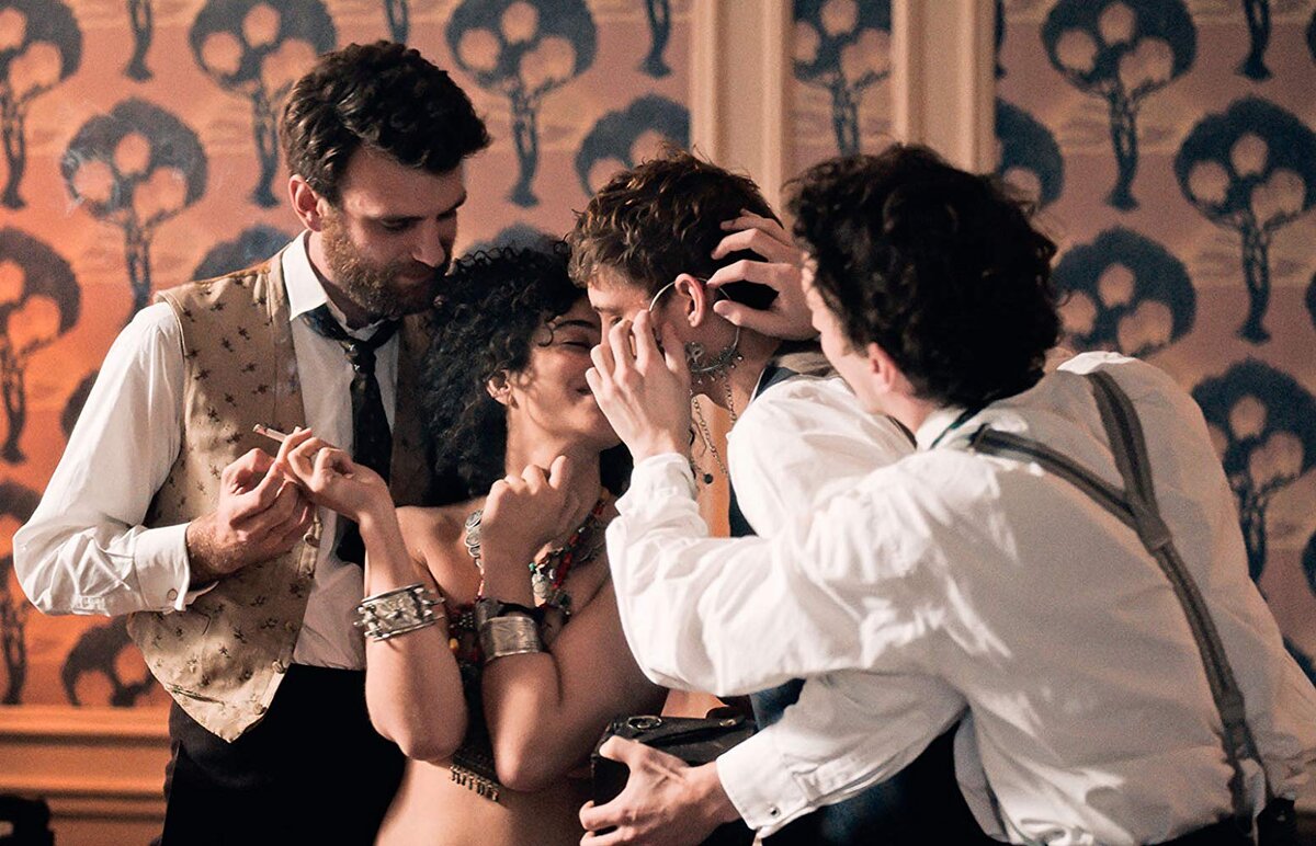 Кадр из фильма "Куриоса"