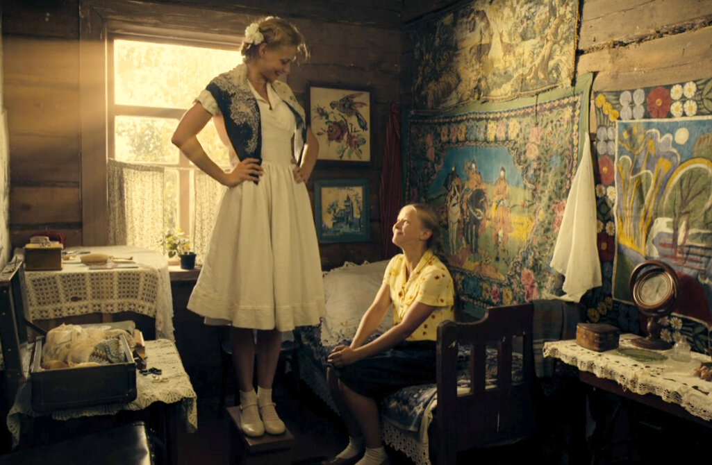 Светлана Ходченкова в роли Насти. Кадр из кинофильма "Пять невест", 2011 г., режиссер Карен Оганесян, сценаристы Юрий Коротков, Ирина Пивоварова, Сергей Калужанов, композитор Илья Духовный. Скриншот кадра для иллюстрации