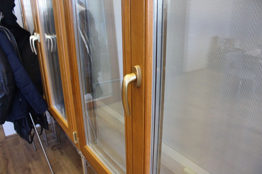 Окна из сосны, в офисе компании. Фото от заказчика