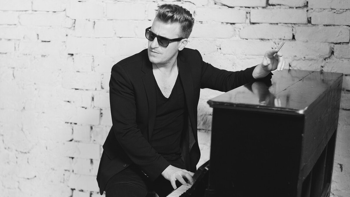 Маркус Фюредер известен под псевдонимом Parov Stelar