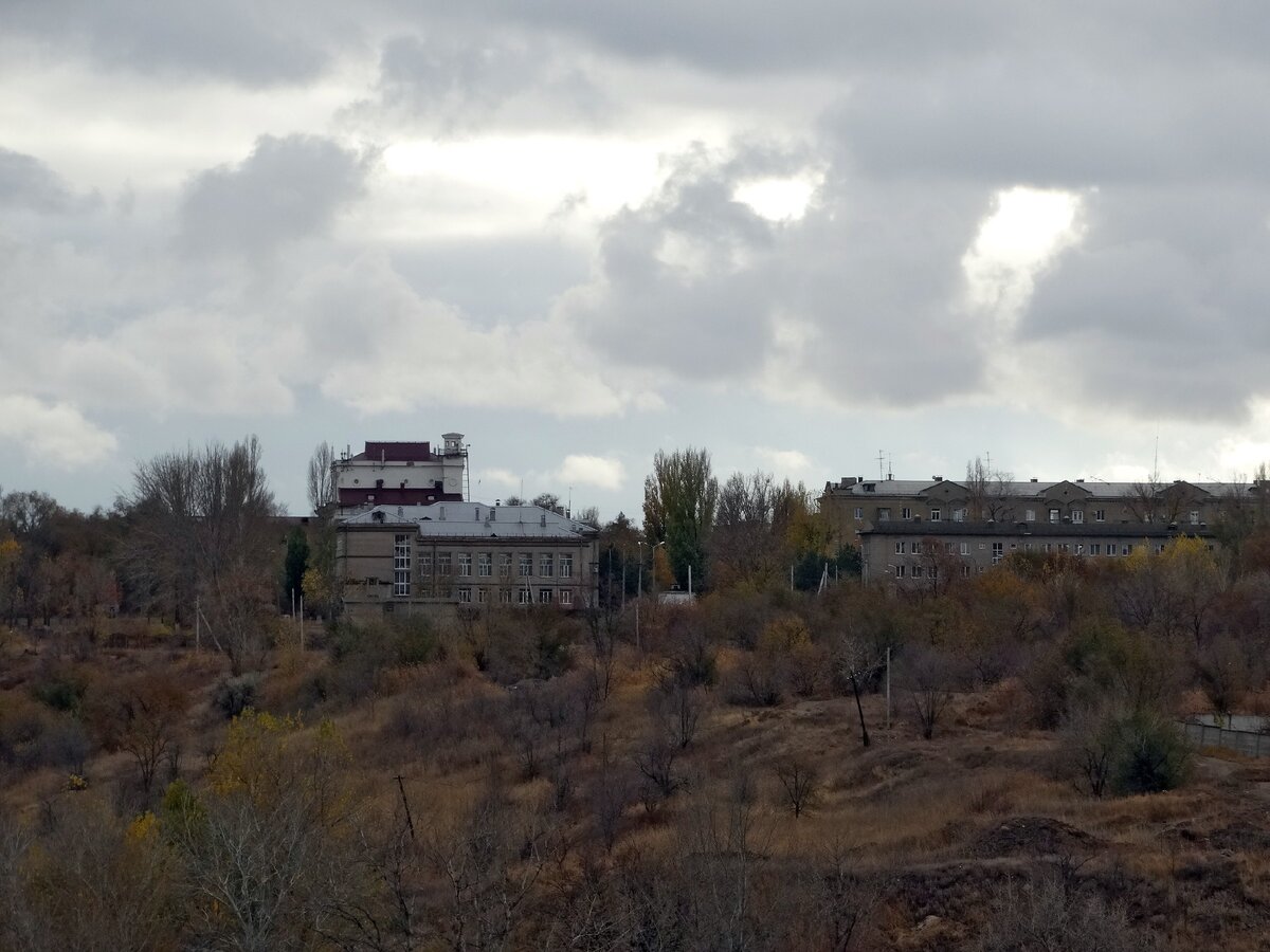 Волгоград набережная Волжской флотилии. Набережная Спартановка Волгоград. Спартановка Волжская флотилия 20 район Волгоград. Волгоград Спартановка набережная Волжской флотилии 27.