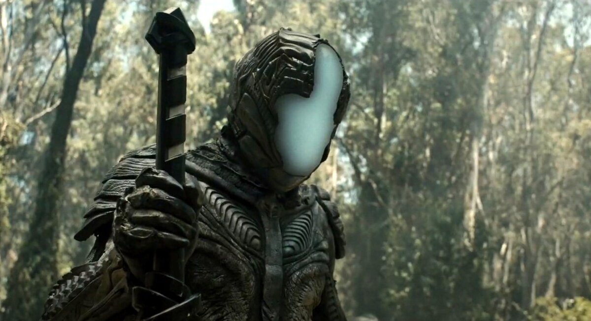 Ещё одна интересная идея: сделать инопланетянина вейпером, курящим свой "кальянчик", не снимая шлема. 