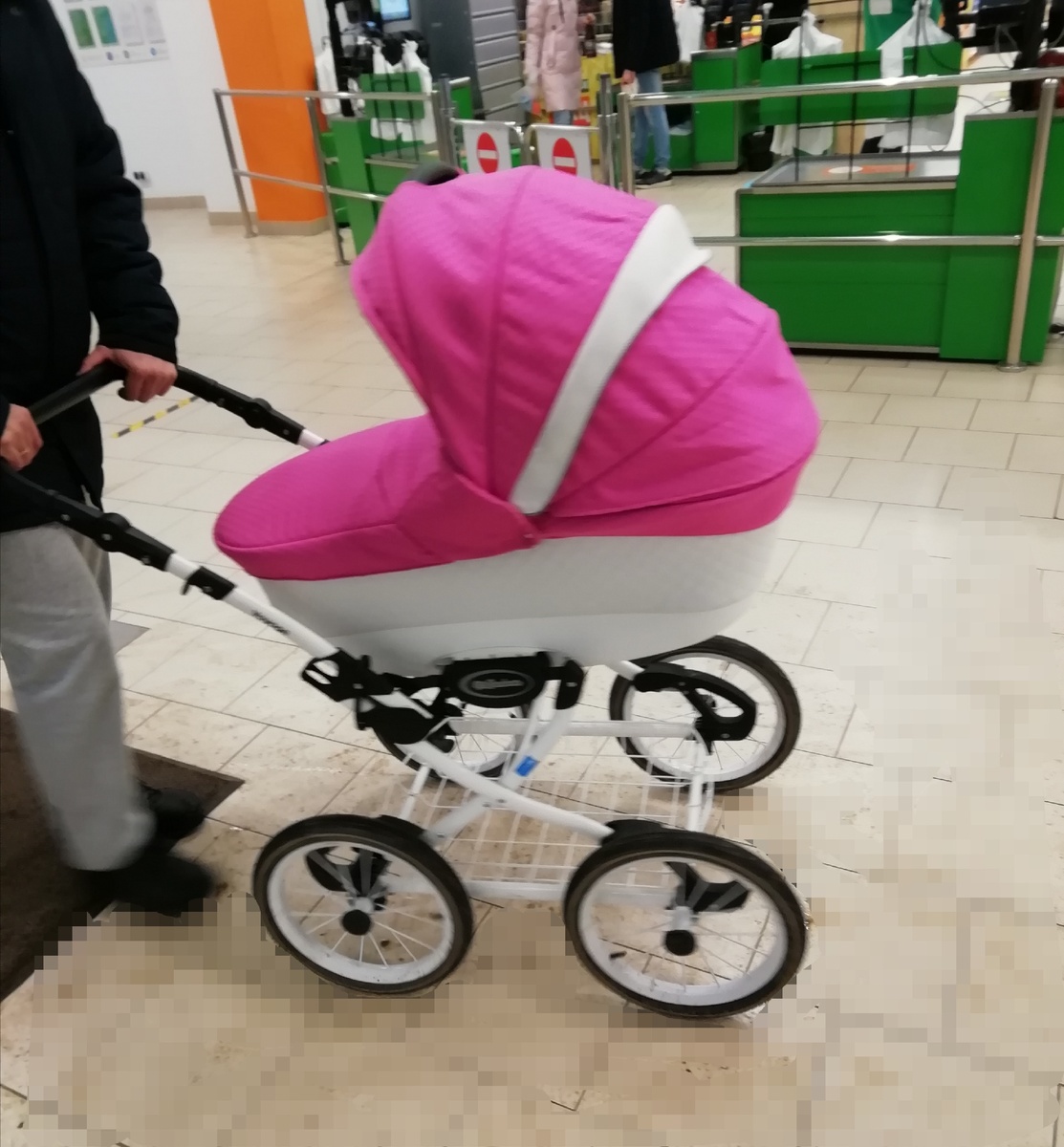 Пока малышка спит, нужно успеть в магазин. Целый квест для родителей. 