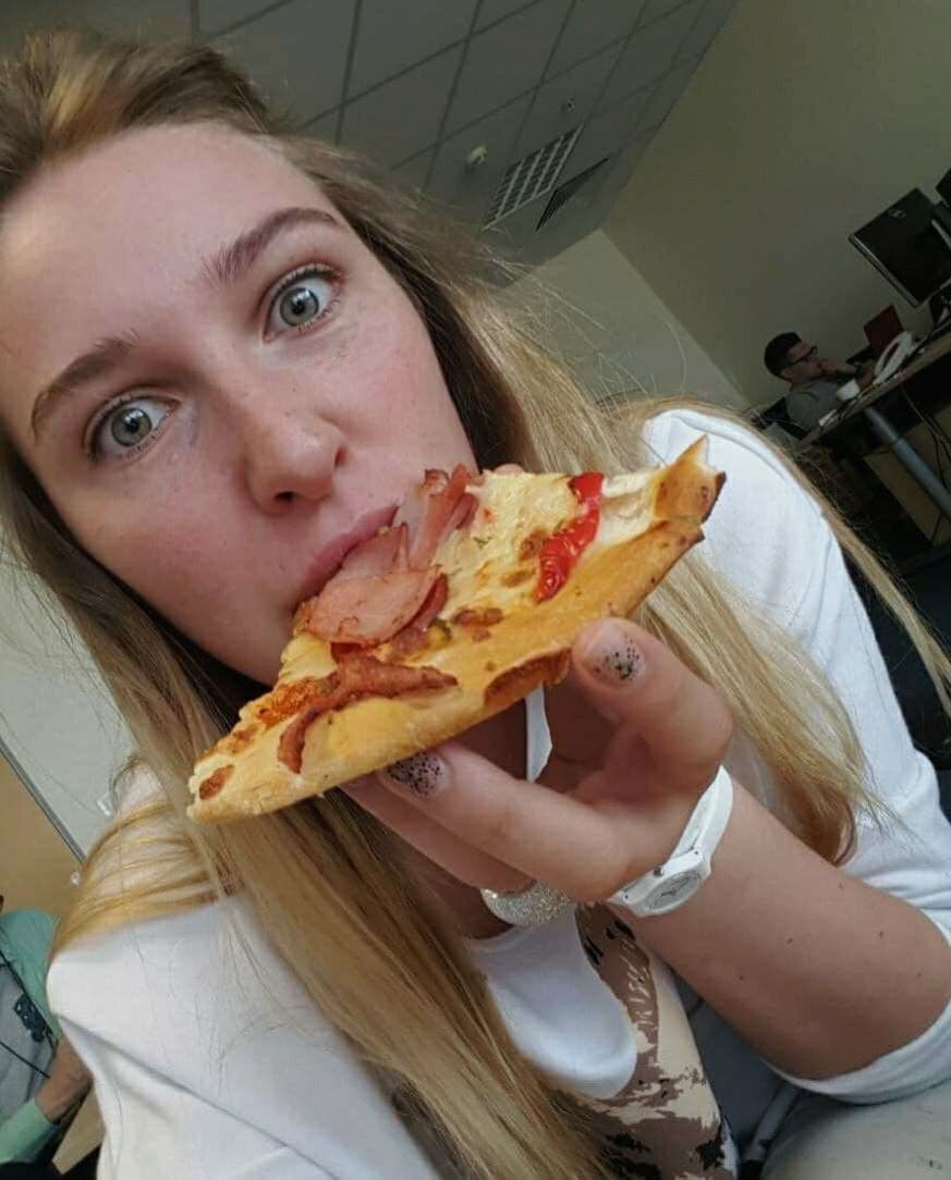 Кстати, именно на этом рабочем месте за послеобеденной шоколадкой я и осознала, что мной управляет сахар