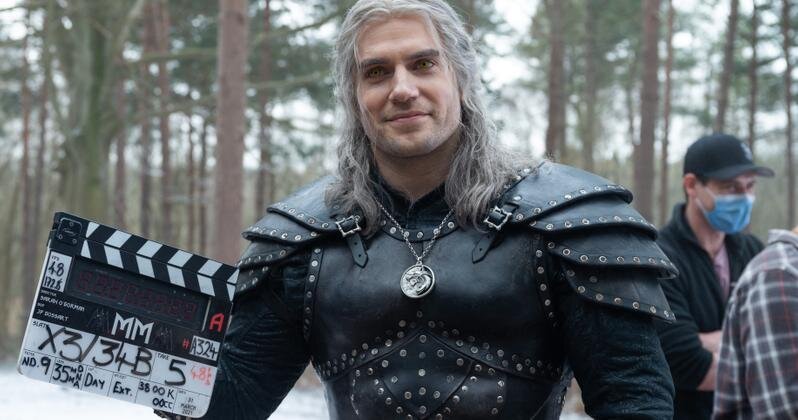 Фотография из официального твиттер аккаунта «The Witcher». Подпись: «Это конец второго сезона! Белый Волк ждет вас на континенте».