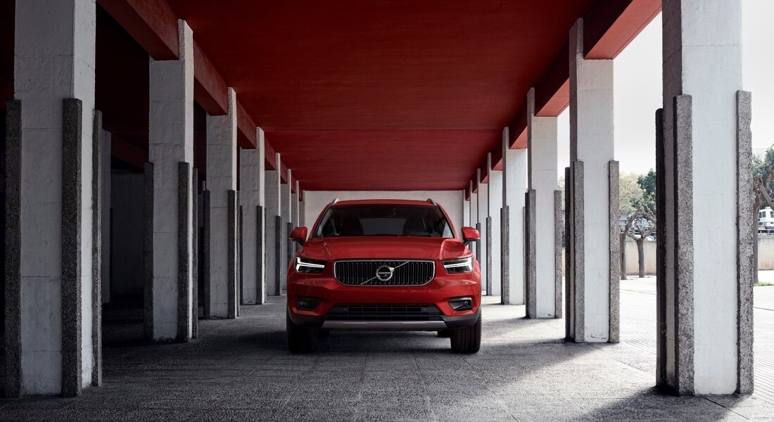 Встречайте Volvo XC40 — первый компактный кроссовер премиум-класса от Вольво. Инновационная система безопасности, передовые технологии и выразительный дизайн — здесь все рассчитано для жизни в мегаполисе. Несмотря на то, что Вольво ХС40 — это абсолютно новый Volvo, он остался верным подходу создания автомобилей, ориентированных на людей. Он создан, чтобы сделать жизнь владельца проще и приятнее. 