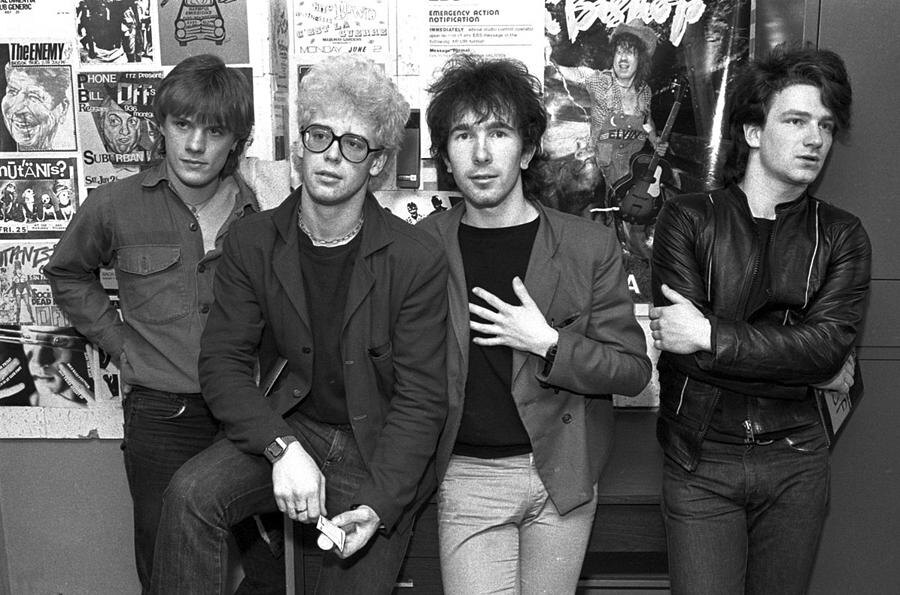 Как всегда, неизменный состав слева направо: Ларри Маллен, Адам Клейтон, Эдж, Боно