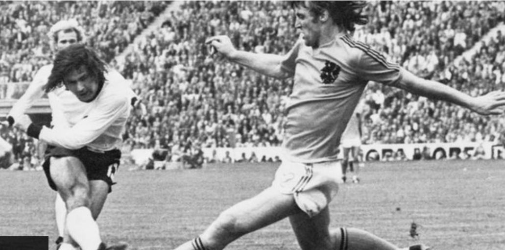 Герд Мюллер забивает победный гол в финале чемпионата мира 1974 года