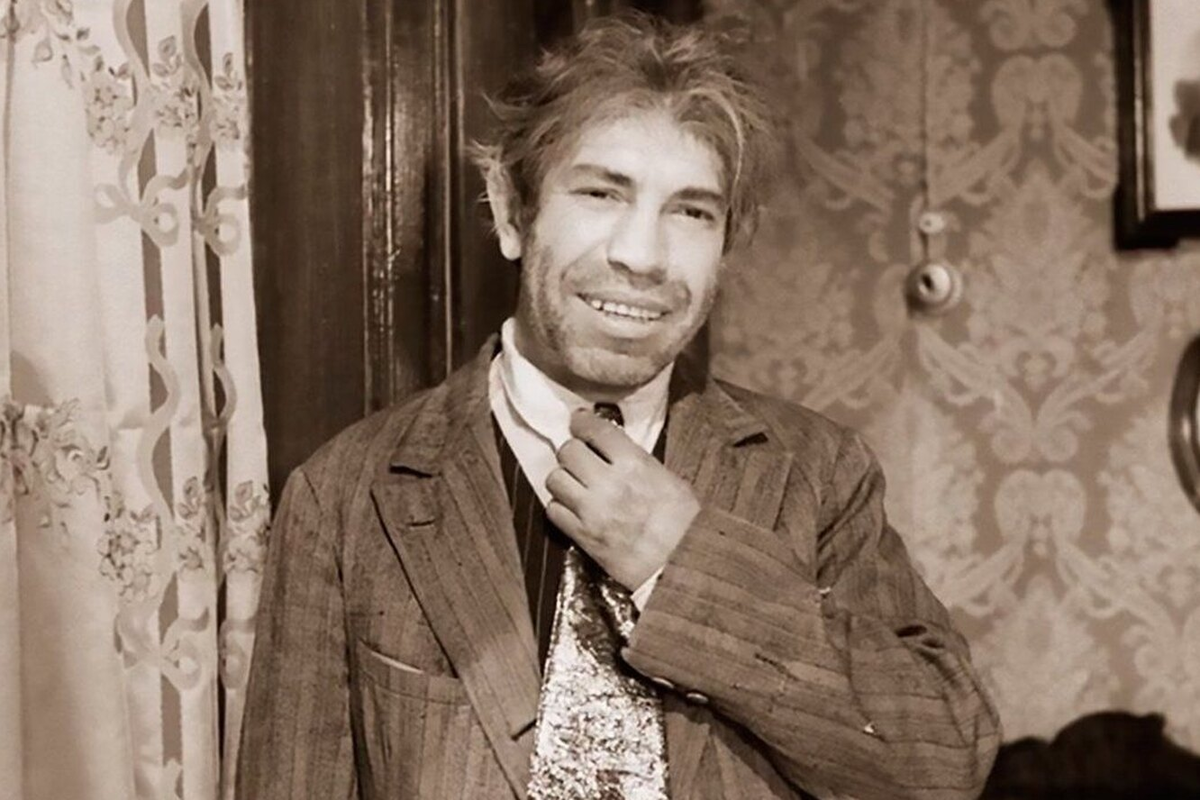 – Не читайте до обеда советских газет! – Все отнять и поделить! – Котов душили, душили… – Разруха не в клозетах, а в головах! – Абырвалг. – Человеку без документов строго воспрещается существовать.-9