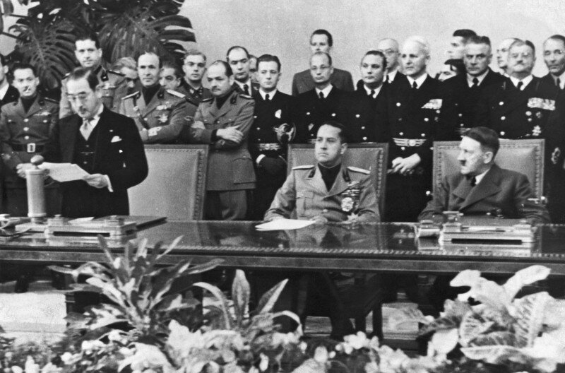 После подписания дружественного соглашения / Источник https://vitalidrobishev.livejournal.com/7627768.html