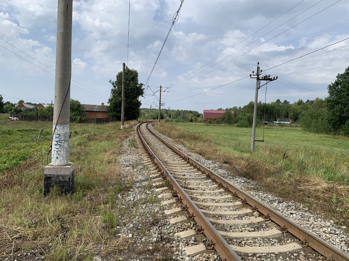 Железнодорожные пути, которые нужно будет пересечь. Все фото в статье сделаны лично автором