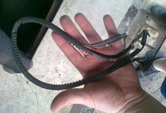 Отсутствие внимания к ремню навесного оборудования